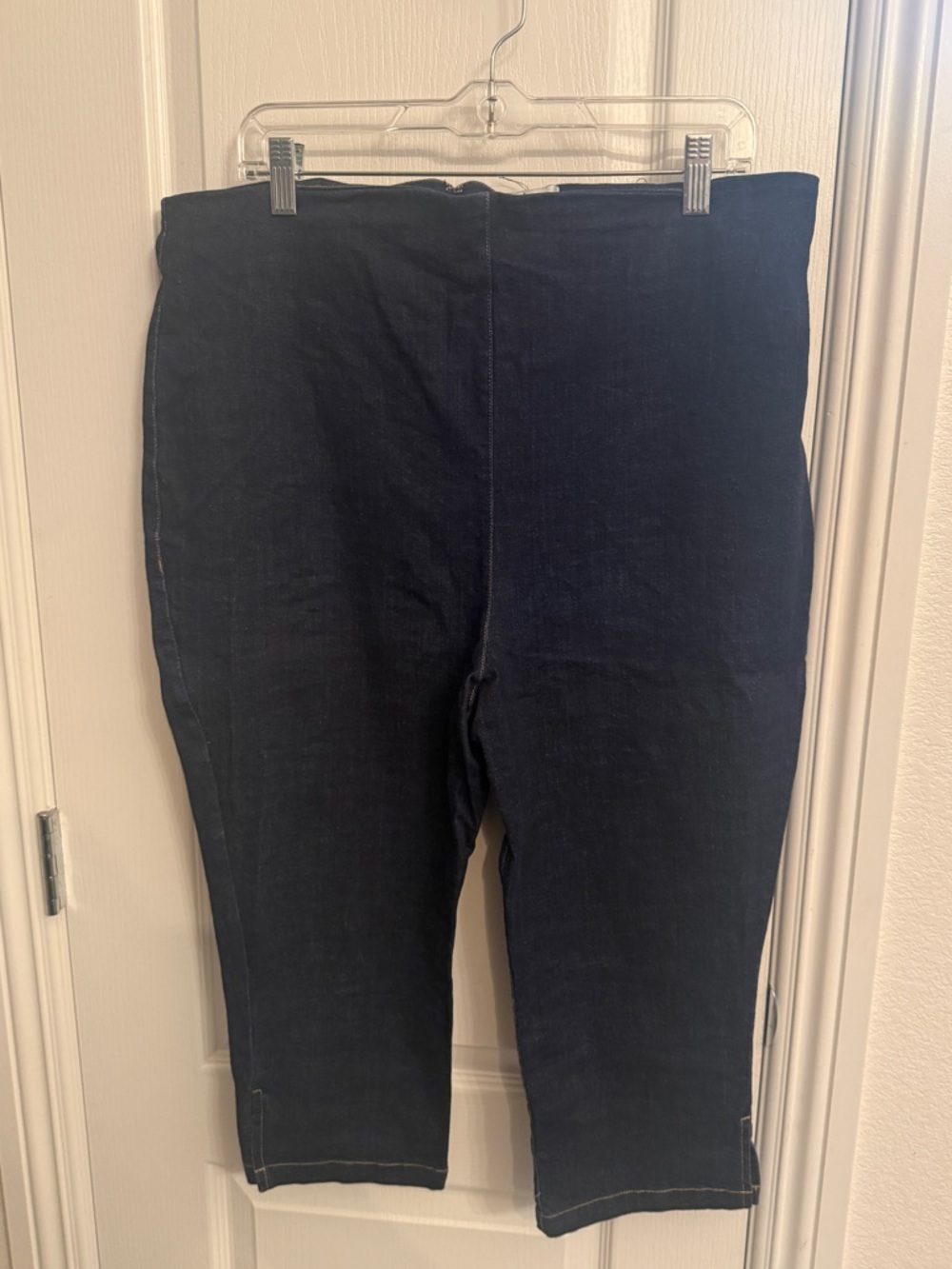 Unique Vintage dark denim capris